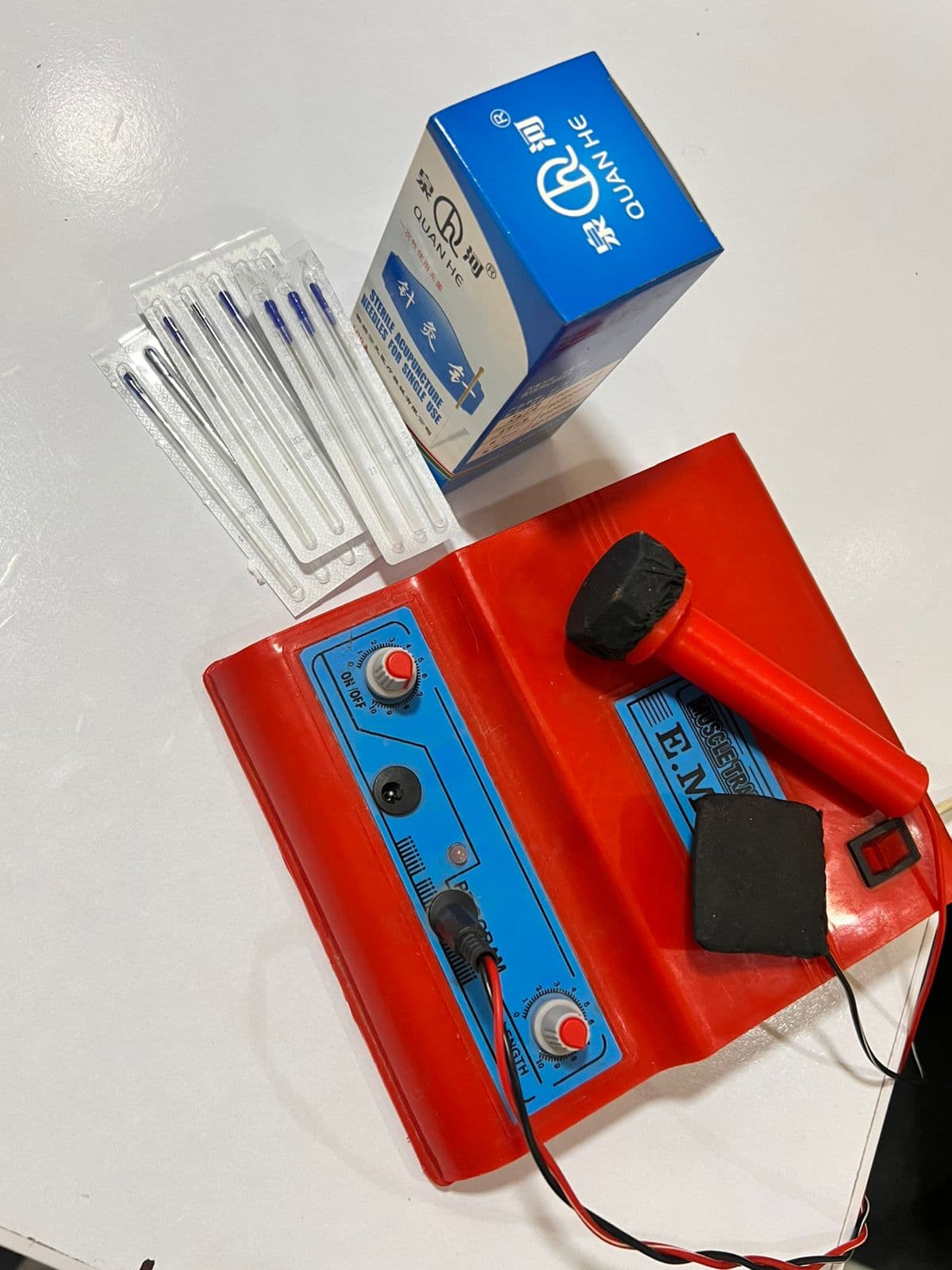 Electrical muscle stimulation unit with electrode pads and sterile acupuncture needles